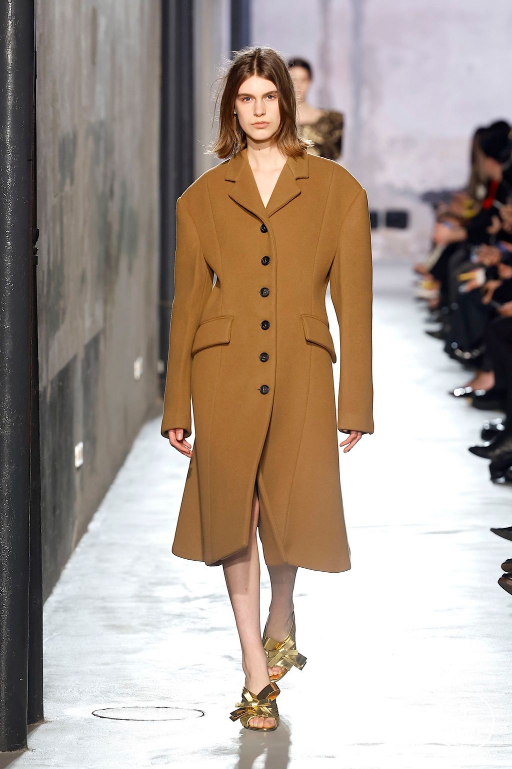 Fashion Week Milan Fall/Winter 2025 look 27 from the N°21 collection womenswear