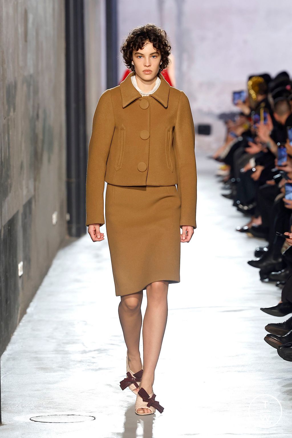 Fashion Week Milan Fall/Winter 2025 look 30 de la collection N°21 womenswear