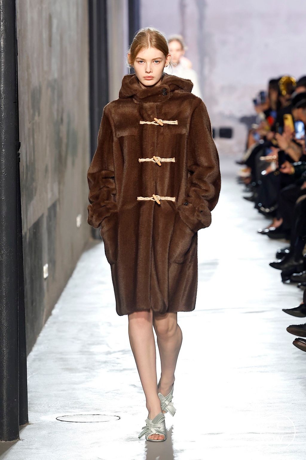 Fashion Week Milan Fall/Winter 2025 look 33 from the N°21 collection womenswear