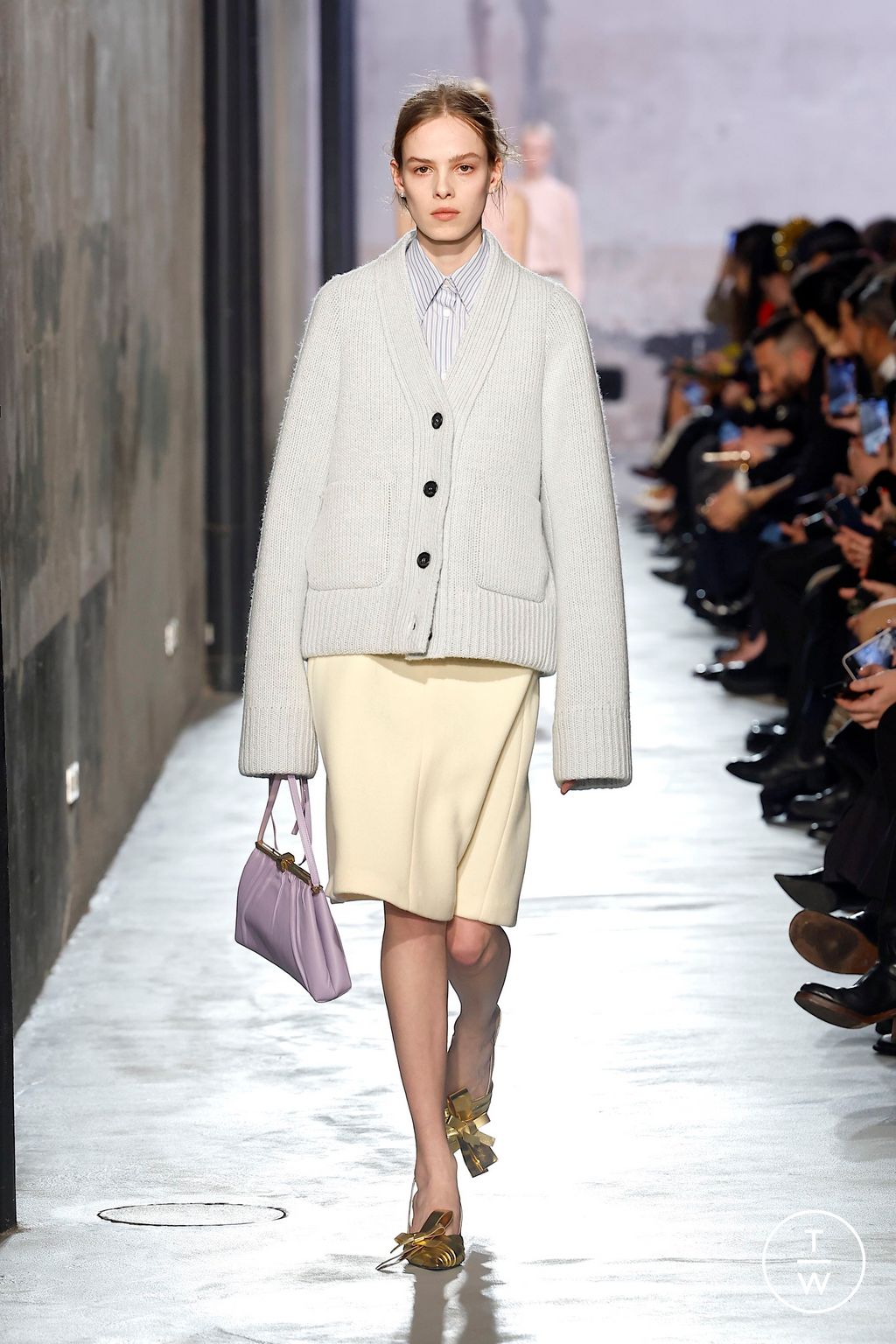 Fashion Week Milan Fall/Winter 2025 look 34 from the N°21 collection womenswear