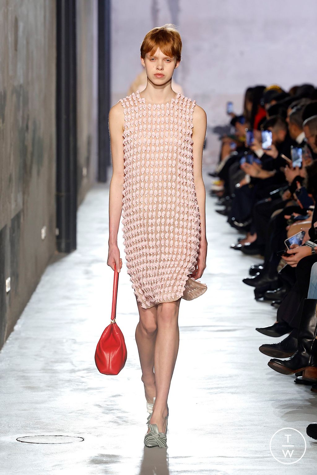 Fashion Week Milan Fall/Winter 2025 look 35 from the N°21 collection womenswear