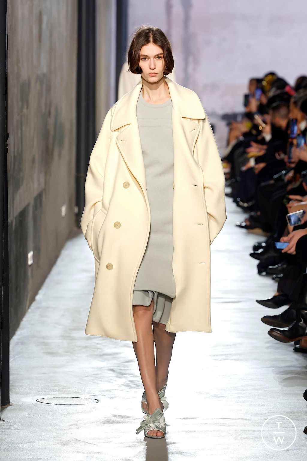 Fashion Week Milan Fall/Winter 2025 look 39 de la collection N°21 womenswear