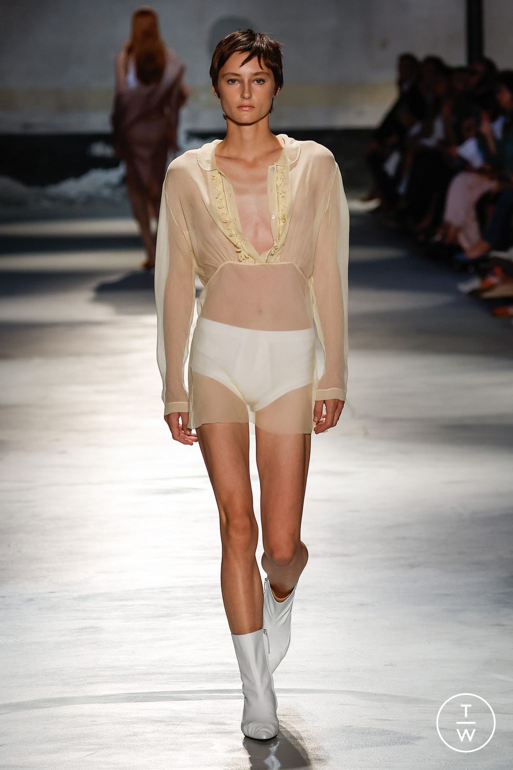 Fashion Week Milan Spring/Summer 2024 look 13 de la collection N°21 womenswear