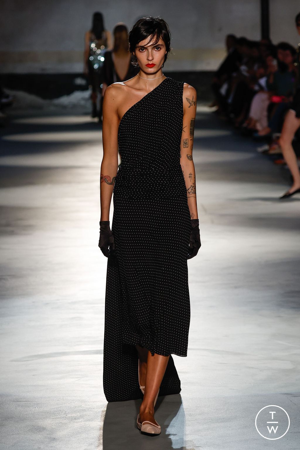Fashion Week Milan Spring/Summer 2024 look 21 from the N°21 collection womenswear