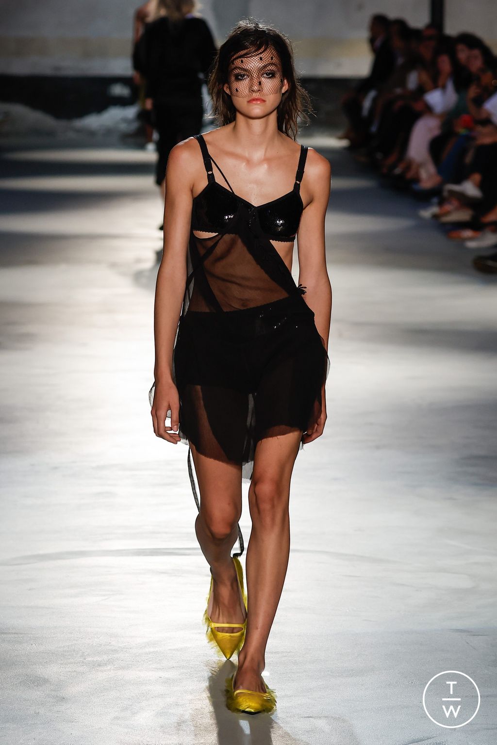 Fashion Week Milan Spring/Summer 2024 look 27 from the N°21 collection womenswear