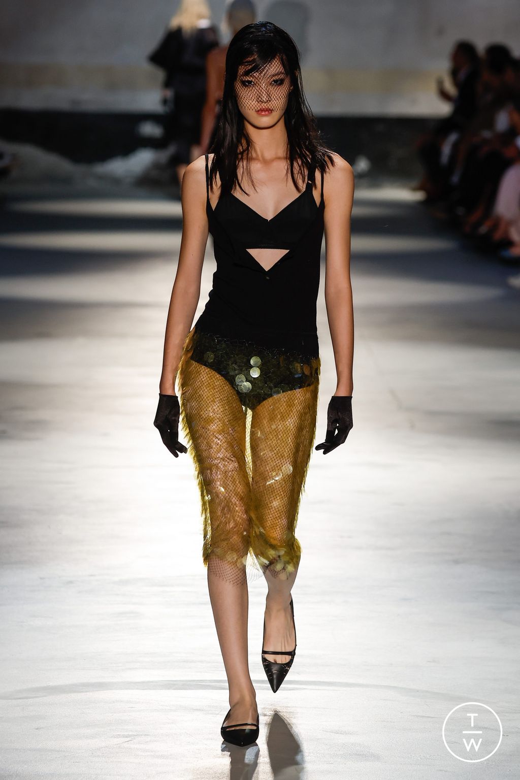 Fashion Week Milan Spring/Summer 2024 look 28 from the N°21 collection 女装