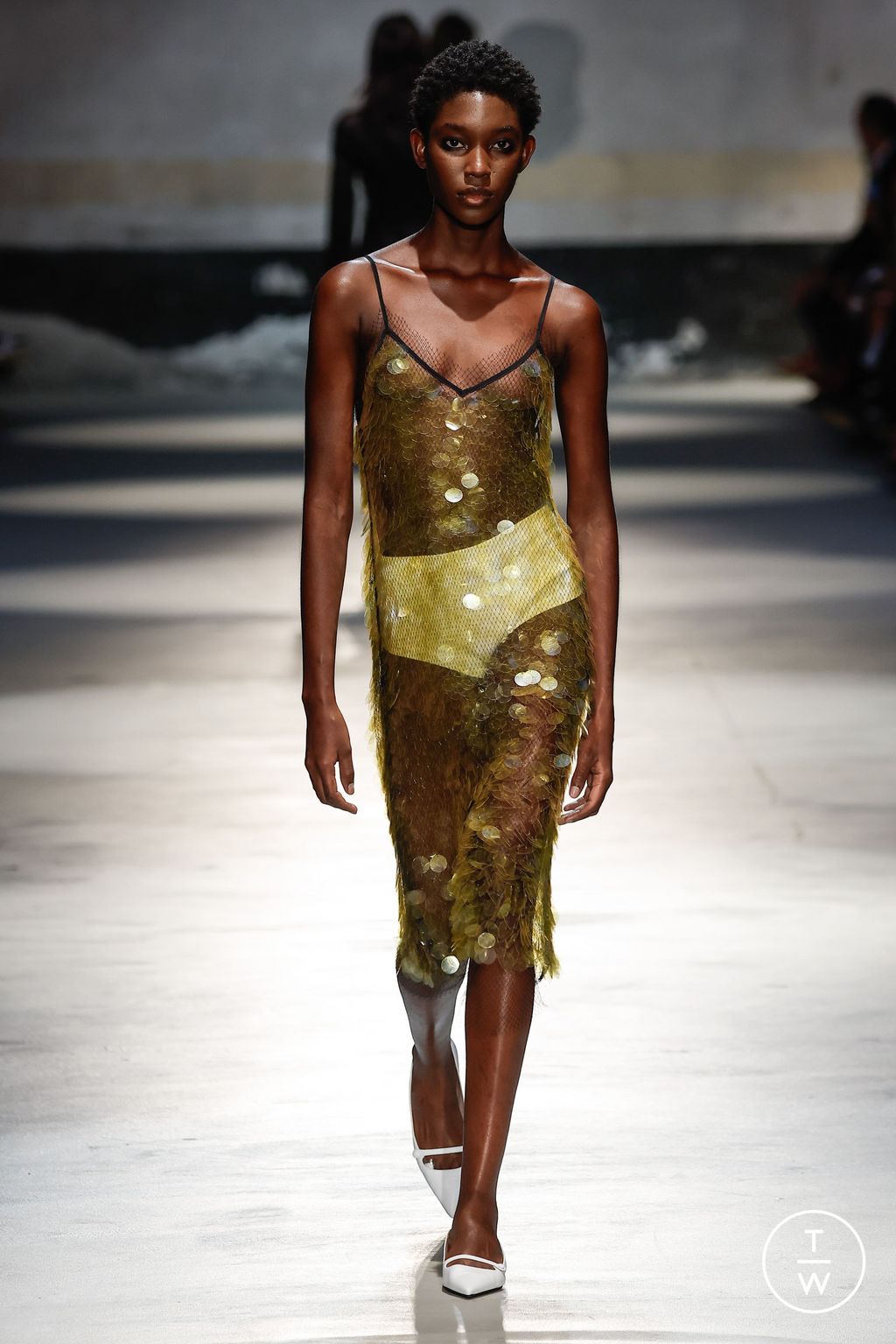 Fashion Week Milan Spring/Summer 2024 look 30 de la collection N°21 womenswear