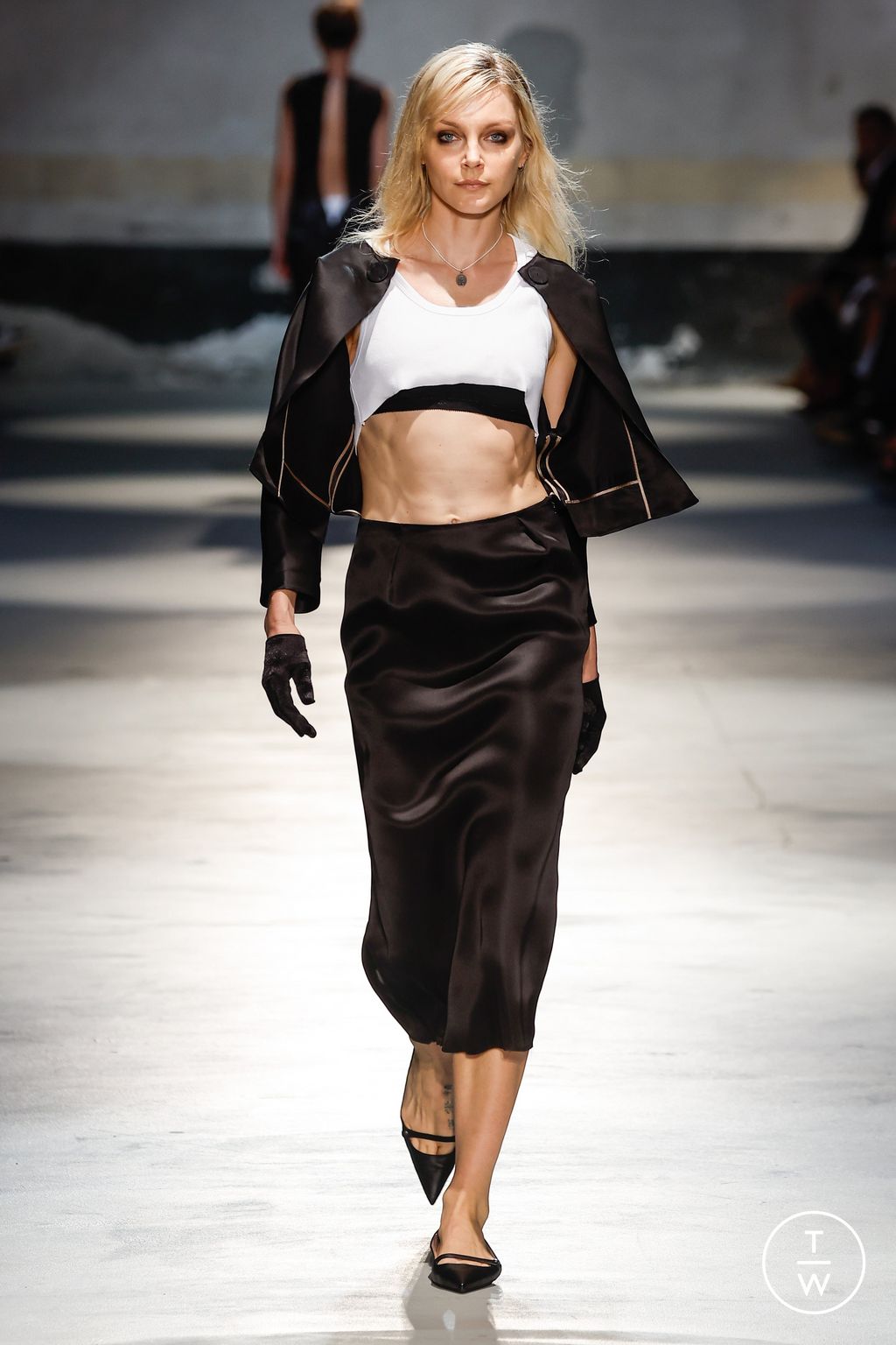 Fashion Week Milan Spring/Summer 2024 look 31 de la collection N°21 womenswear