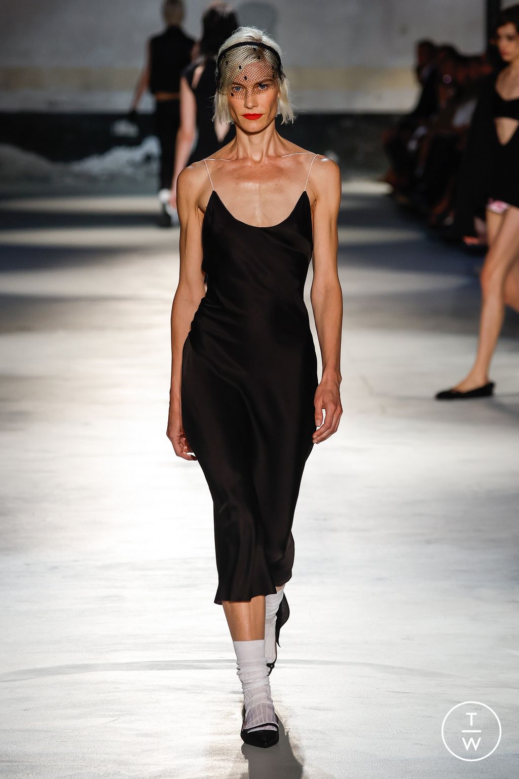 Fashion Week Milan Spring/Summer 2024 look 32 de la collection N°21 womenswear