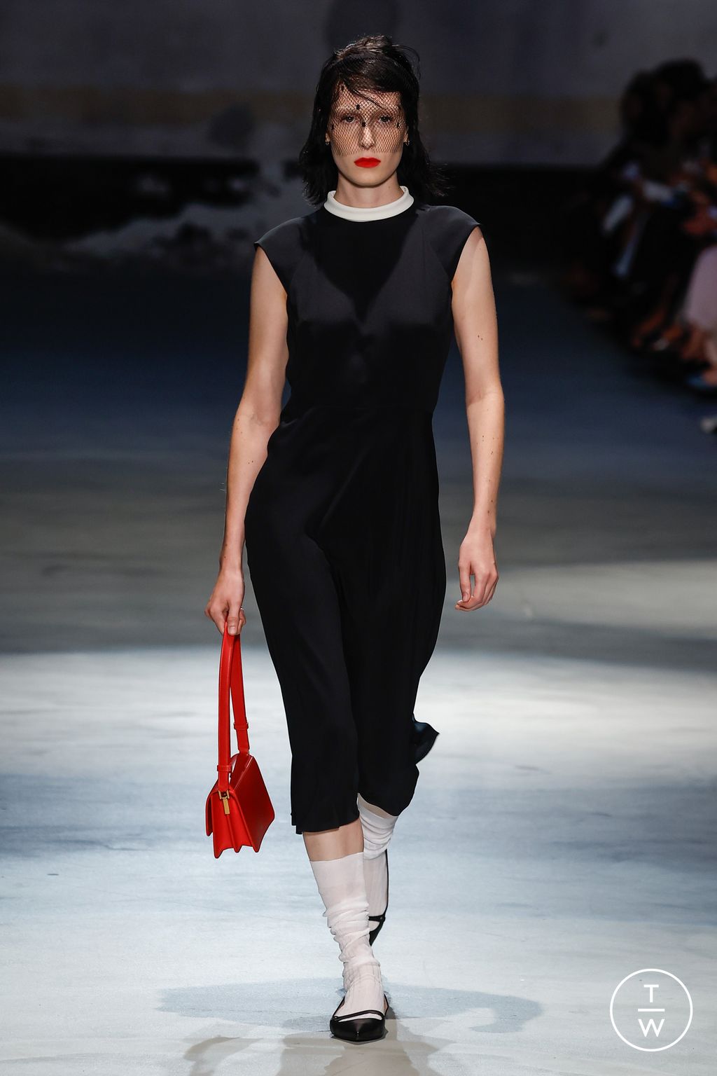 Fashion Week Milan Spring/Summer 2024 look 37 from the N°21 collection 女装