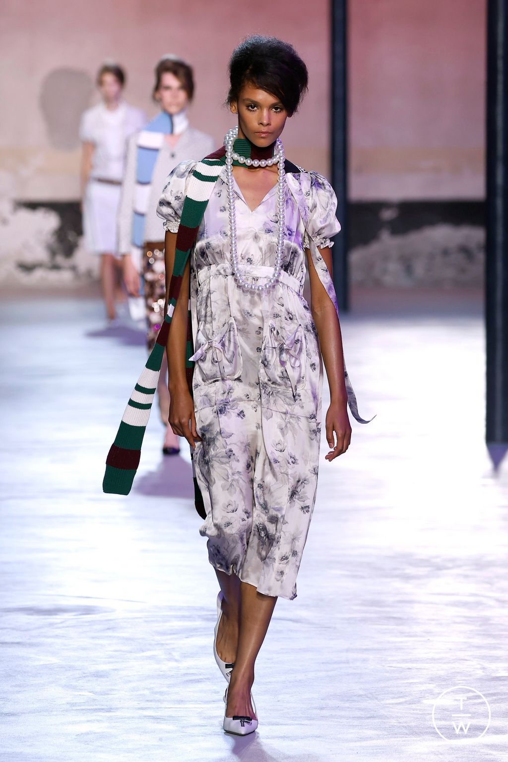 Fashion Week Milan Spring/Summer 2025 look 2 from the N°21 collection 女装