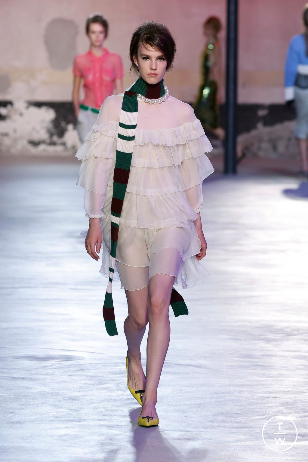 Fashion Week Milan Spring/Summer 2025 look 16 from the N°21 collection womenswear