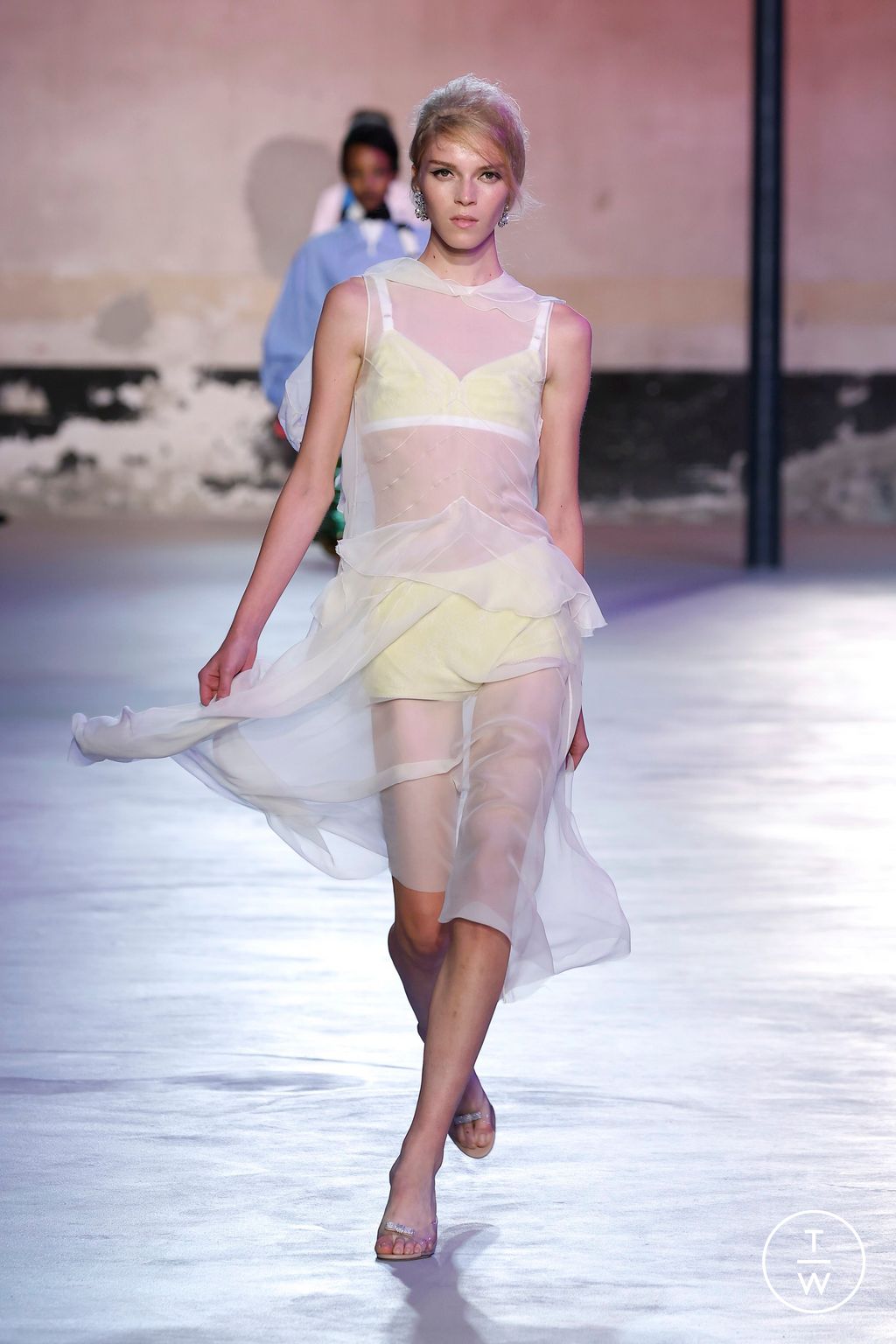 Fashion Week Milan Spring/Summer 2025 look 20 from the N°21 collection 女装