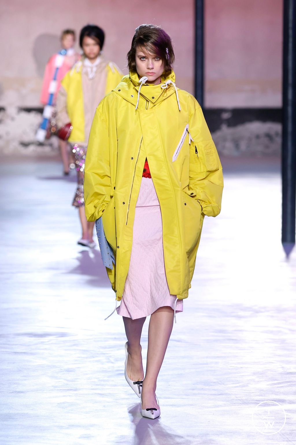 Fashion Week Milan Spring/Summer 2025 look 24 from the N°21 collection 女装