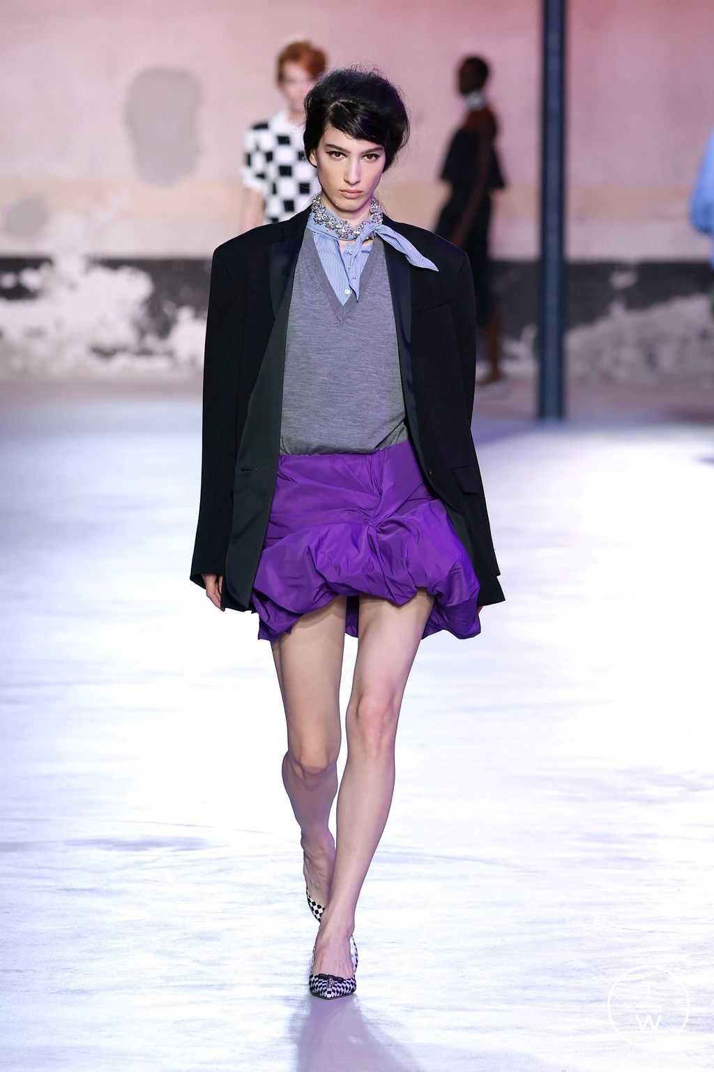 Fashion Week Milan Spring/Summer 2025 look 30 from the N°21 collection 女装