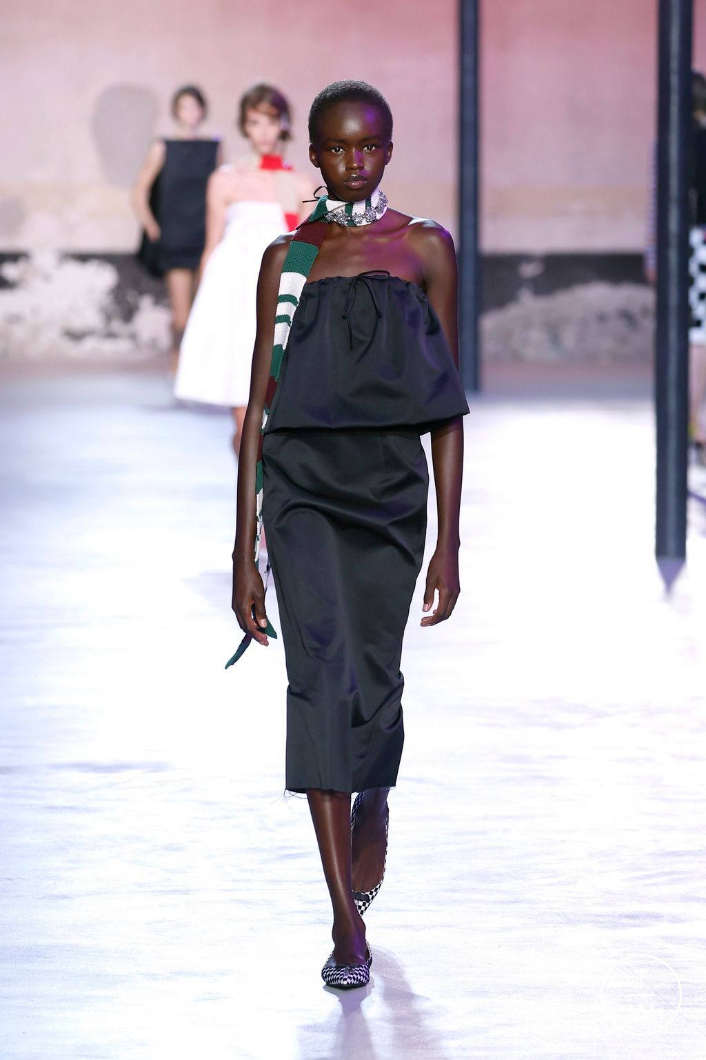 Fashion Week Milan Spring/Summer 2025 look 32 from the N°21 collection 女装