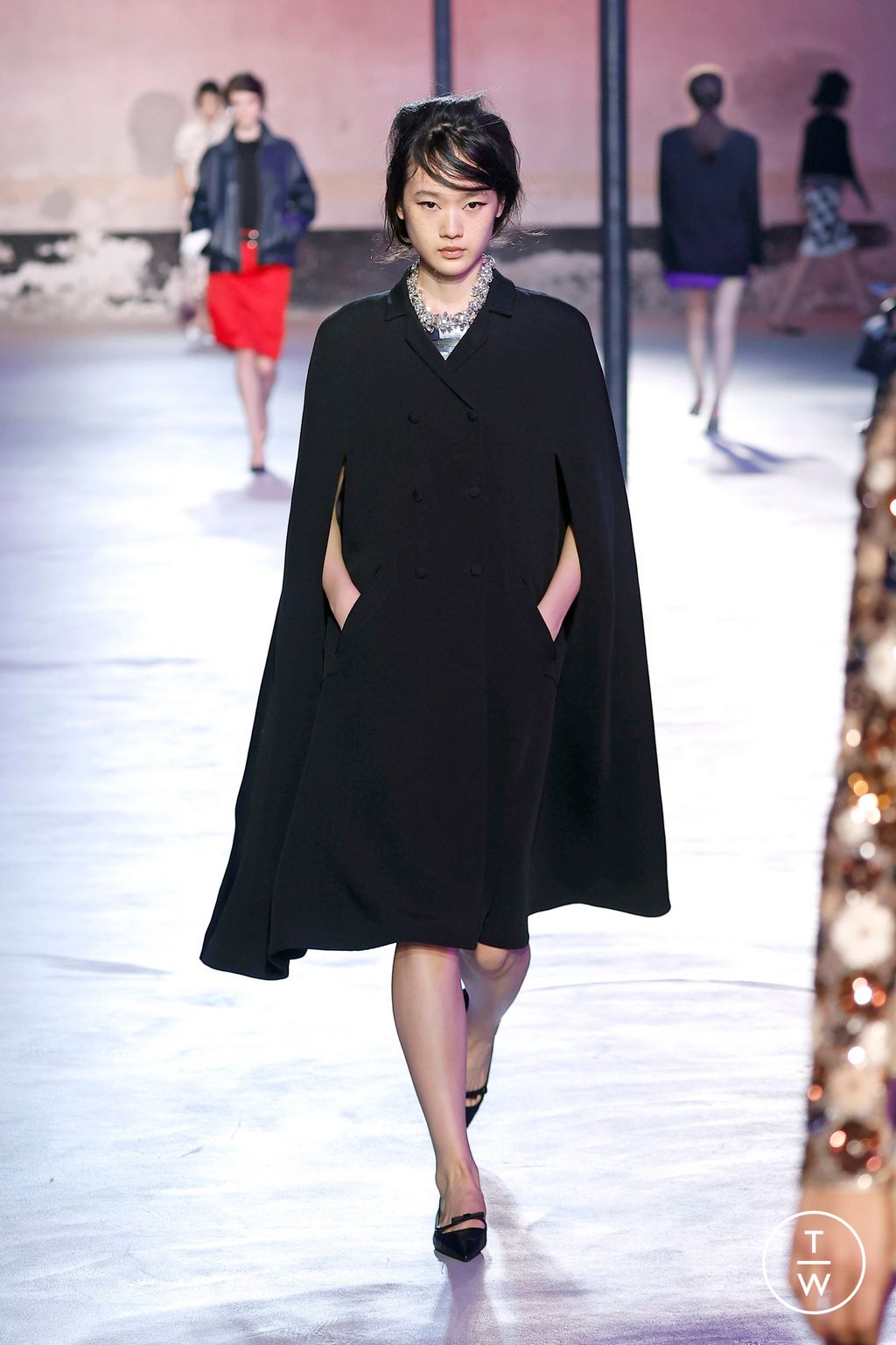 Fashion Week Milan Spring/Summer 2025 look 37 from the N°21 collection 女装