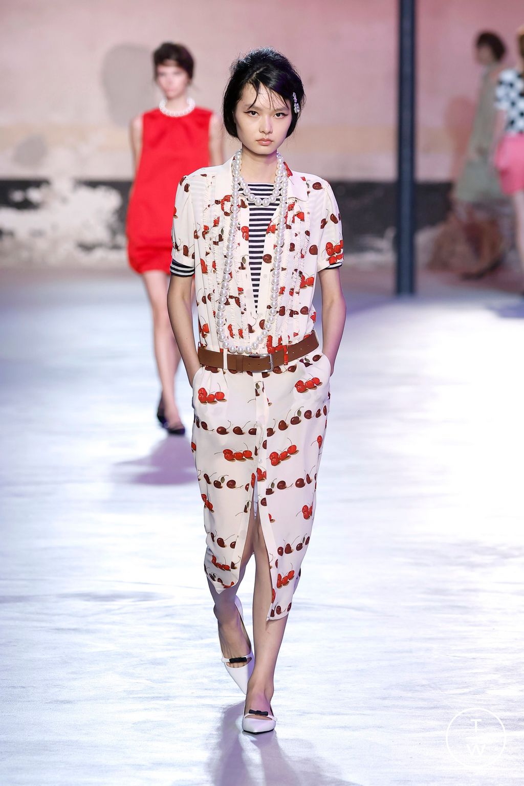 Fashion Week Milan Spring/Summer 2025 look 39 from the N°21 collection 女装