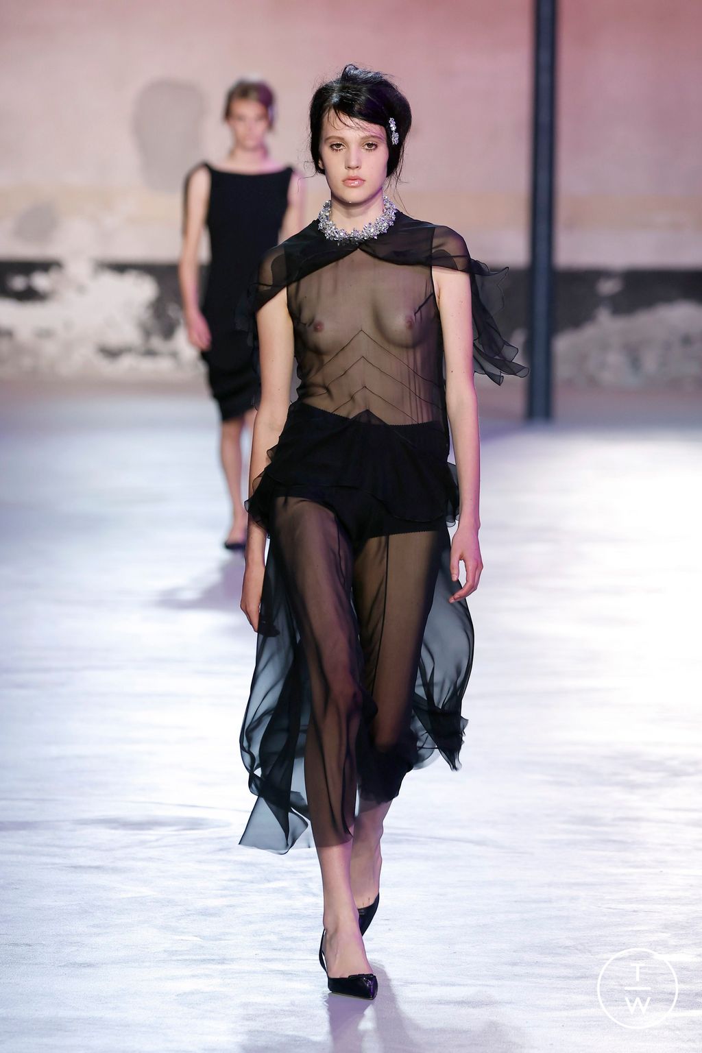 Fashion Week Milan Spring/Summer 2025 look 43 from the N°21 collection 女装