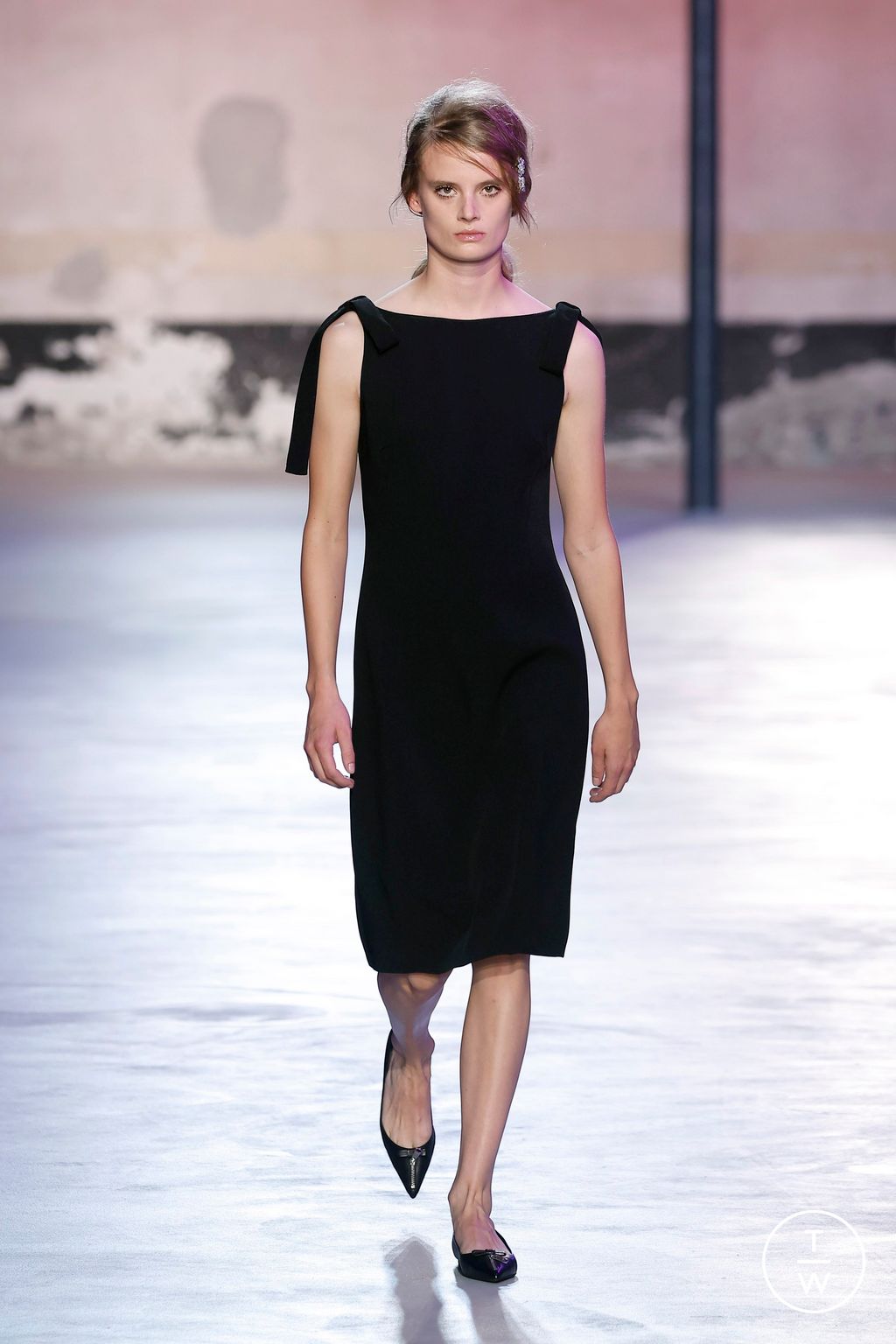 Fashion Week Milan Spring/Summer 2025 look 44 from the N°21 collection 女装