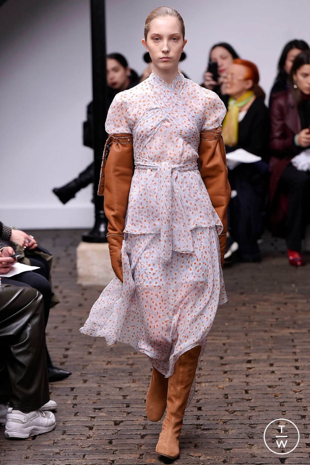 Fashion Week Paris Fall/Winter 2017 look 26 from the Nehera collection 女装