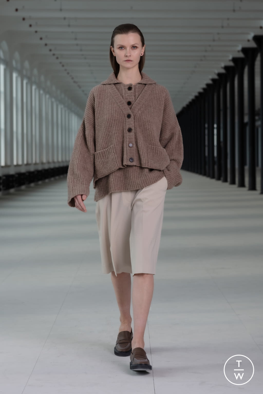 Fashion Week Paris Fall/Winter 2021 look 16 from the Nehera collection womenswear