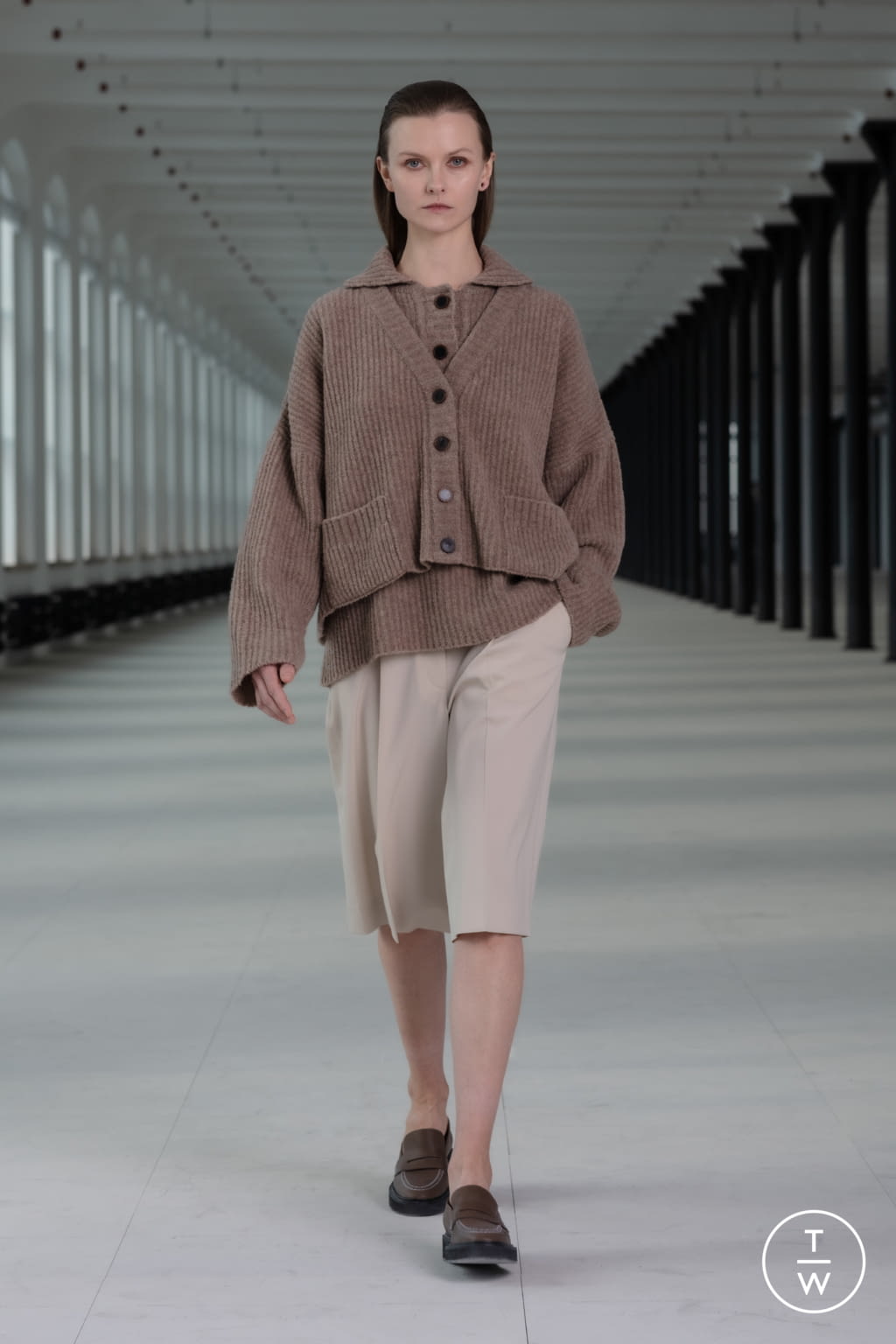 Fashion Week Paris Fall/Winter 2021 look 16 from the Nehera collection 女装