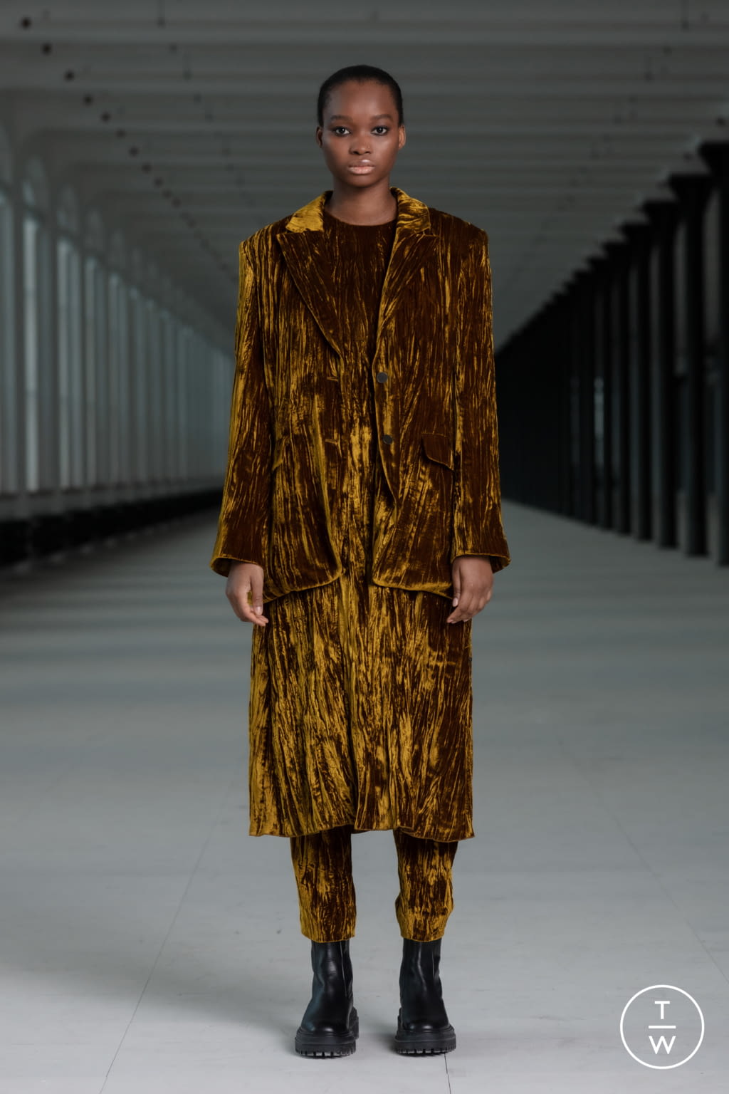 Fashion Week Paris Fall/Winter 2021 look 25 from the Nehera collection womenswear