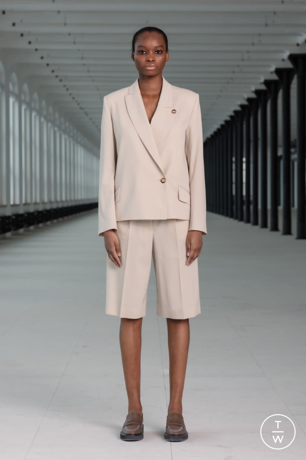 Fashion Week Paris Fall/Winter 2021 look 28 from the Nehera collection 女装