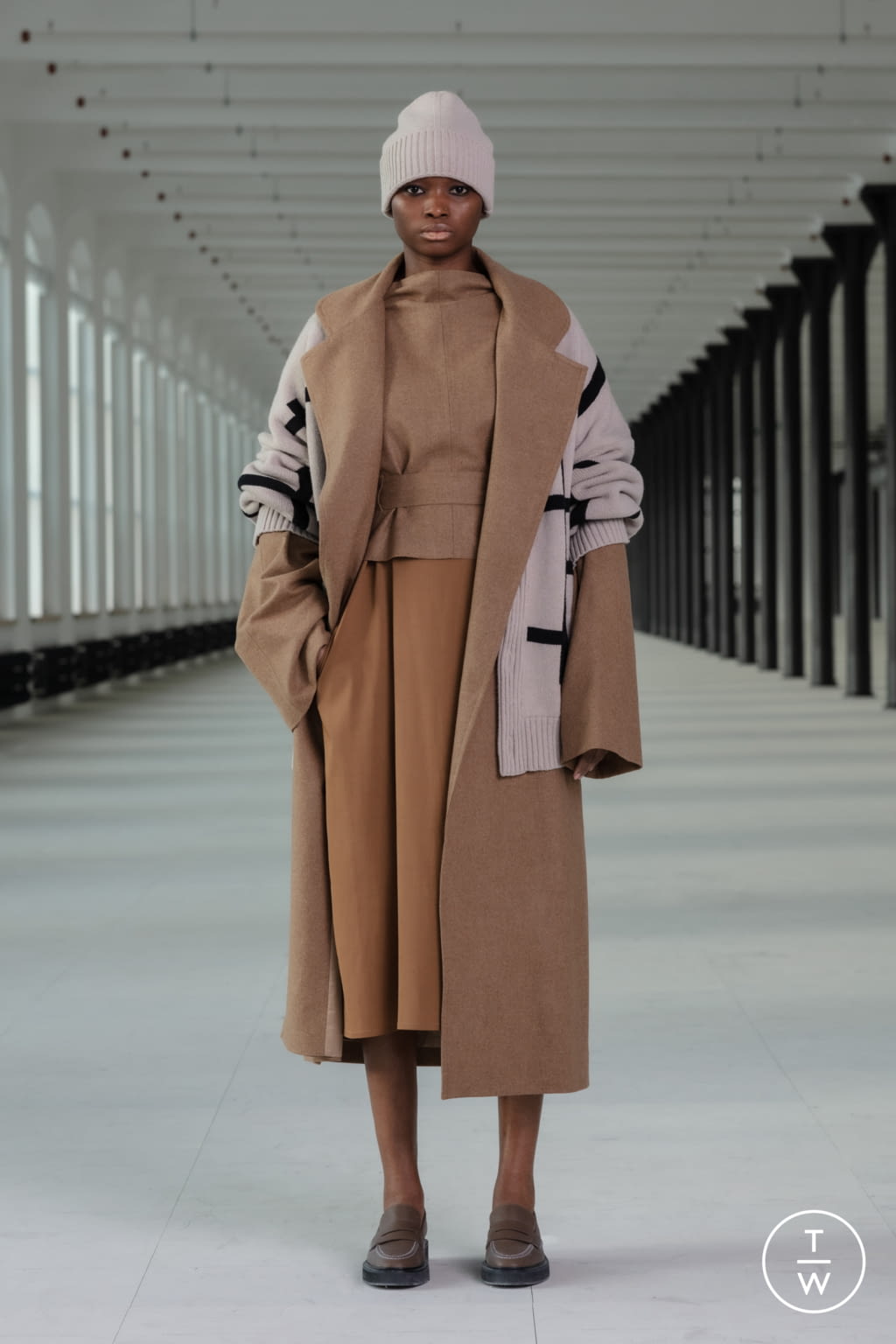 Fashion Week Paris Fall/Winter 2021 look 32 from the Nehera collection womenswear
