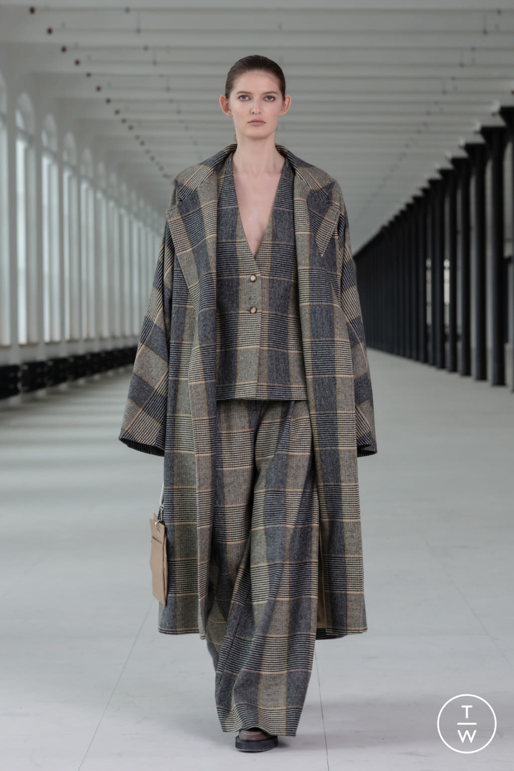 Fashion Week Paris Fall/Winter 2021 look 6 from the Nehera collection womenswear
