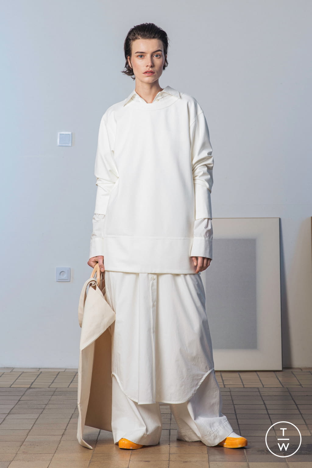Fashion Week Paris Resort 2022 look 1 from the Nehera collection 女装