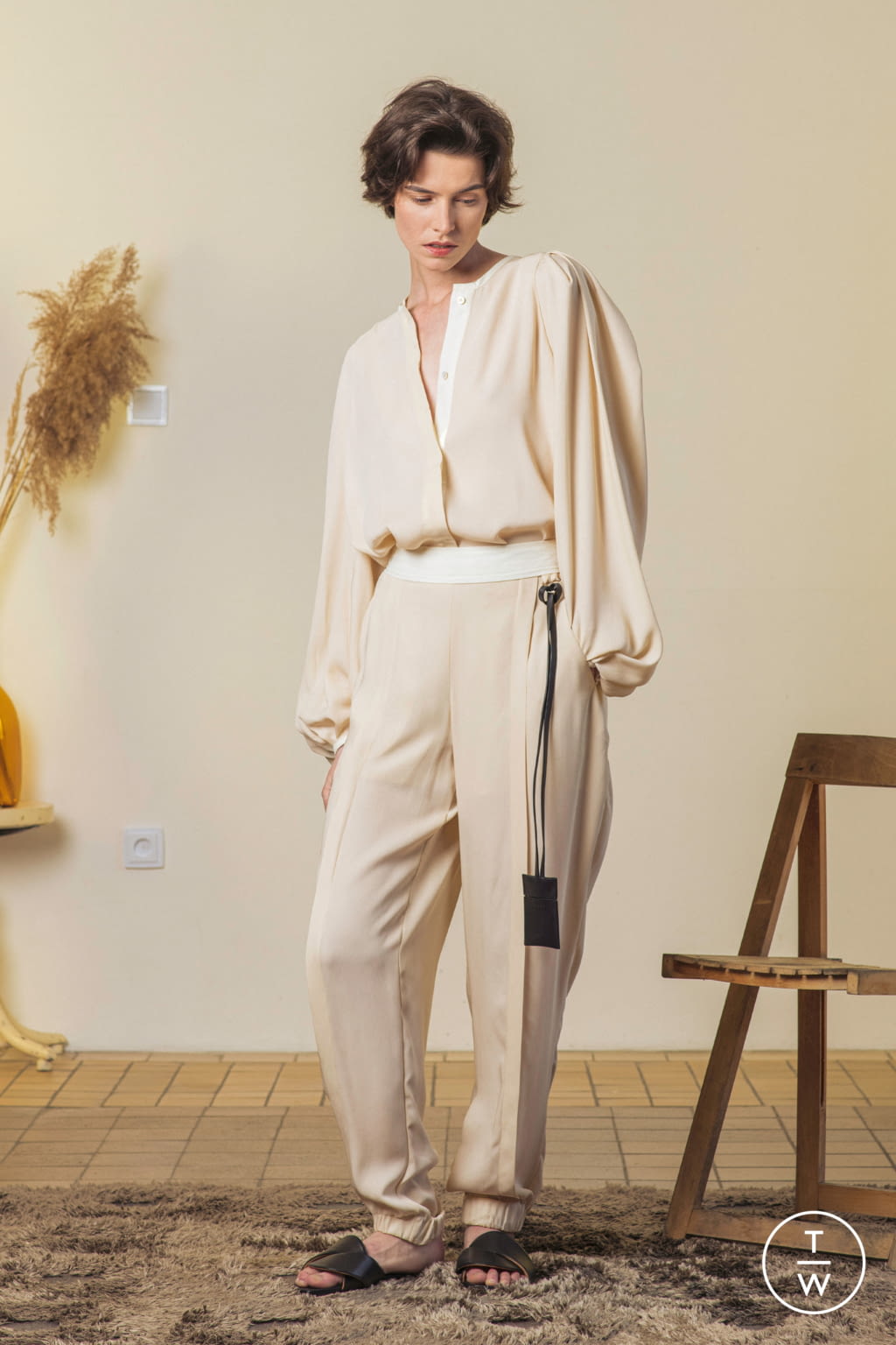 Fashion Week Paris Resort 2022 look 11 from the Nehera collection 女装