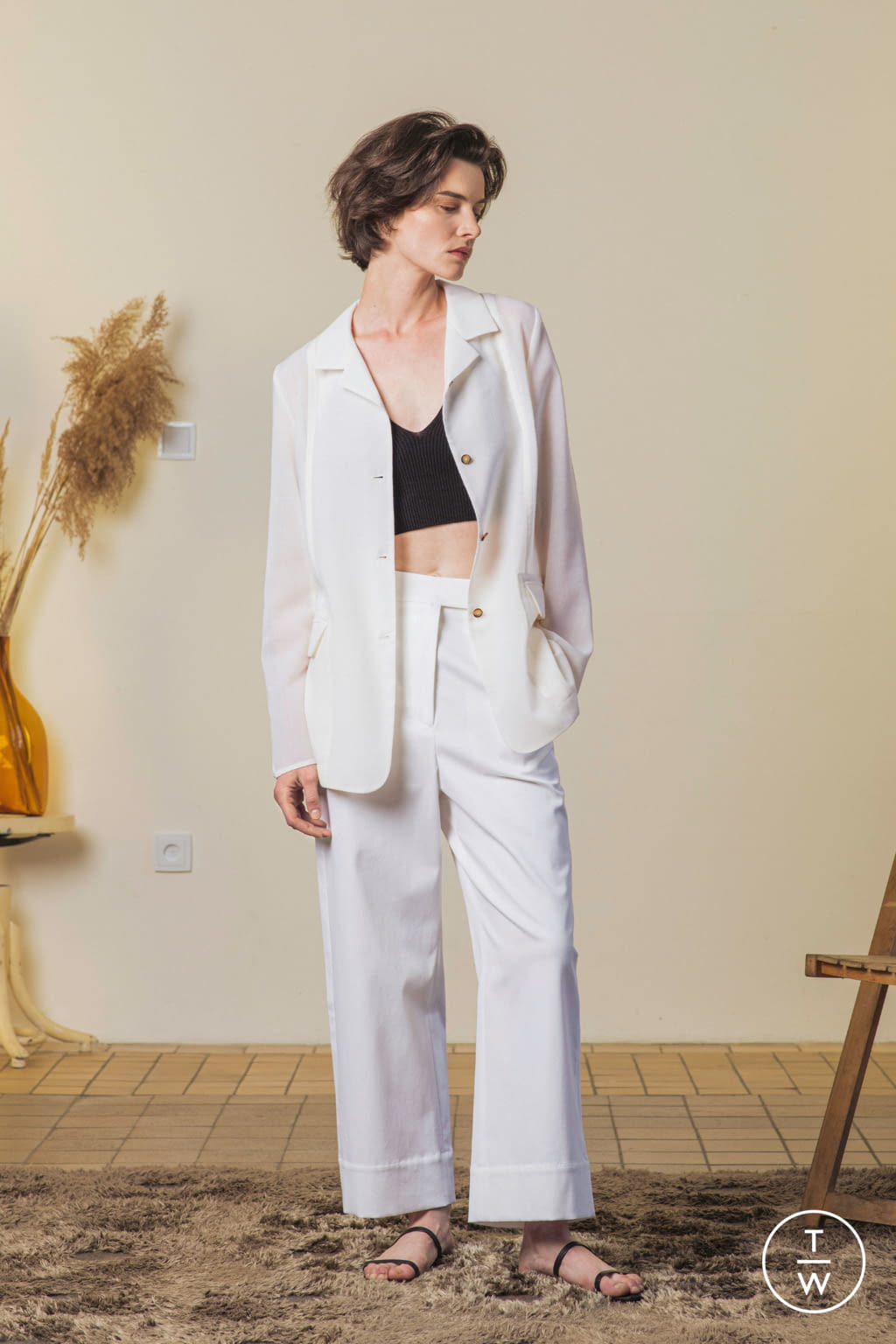 Fashion Week Paris Resort 2022 look 23 from the Nehera collection 女装
