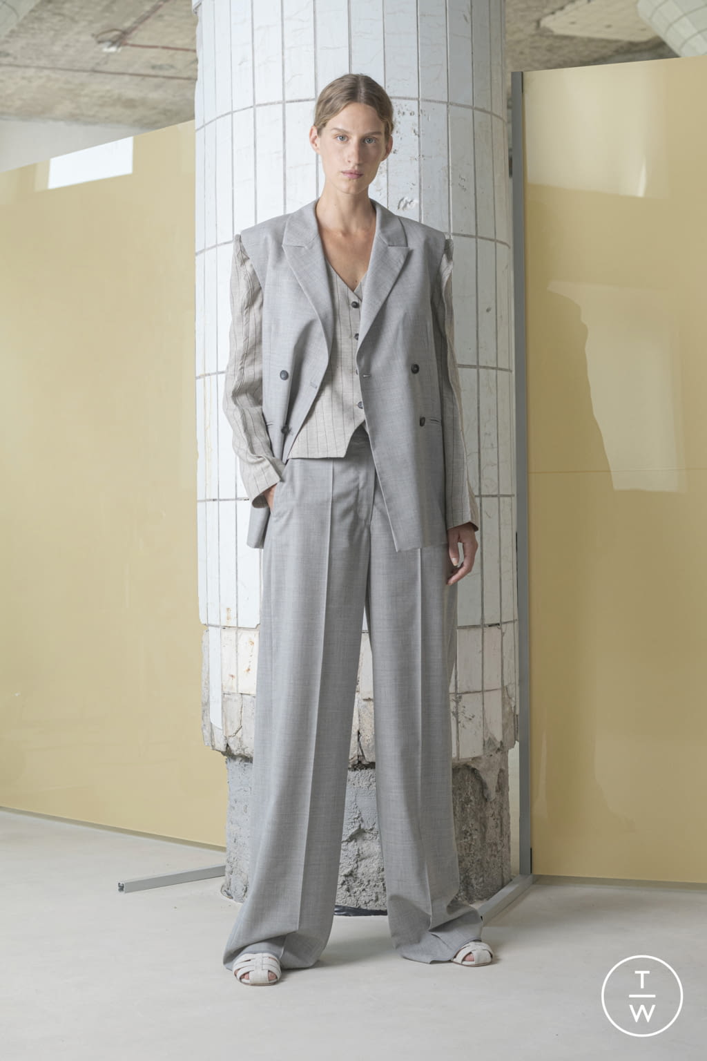 Fashion Week Paris Spring/Summer 2022 look 16 from the Nehera collection womenswear
