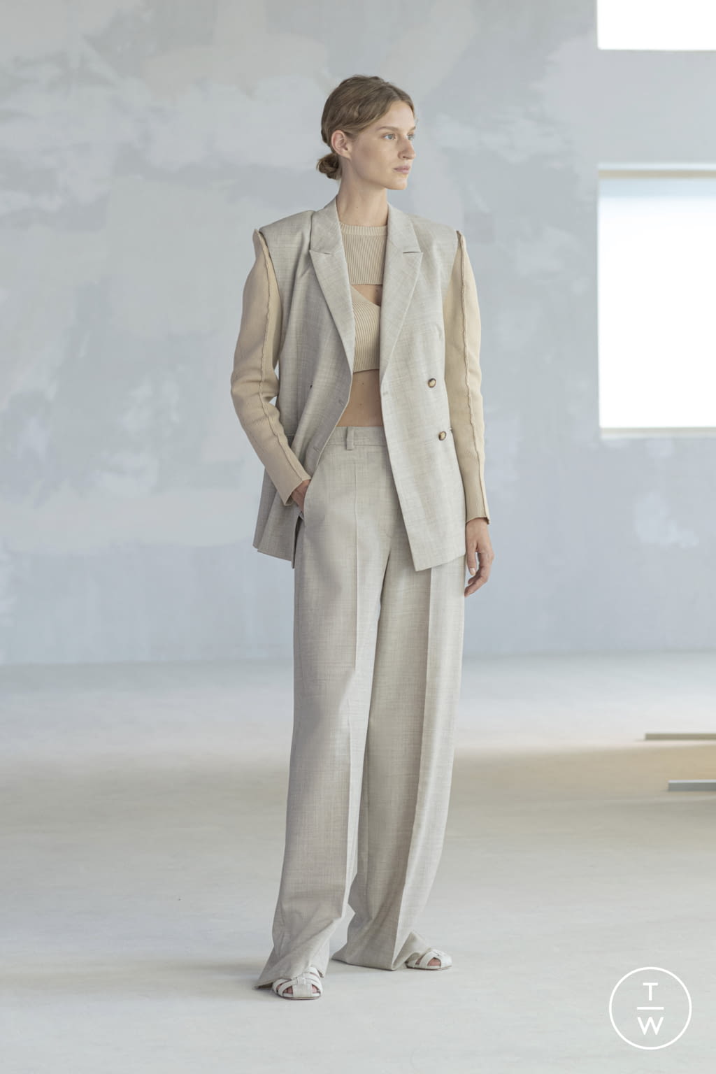 Fashion Week Paris Spring/Summer 2022 look 4 from the Nehera collection womenswear