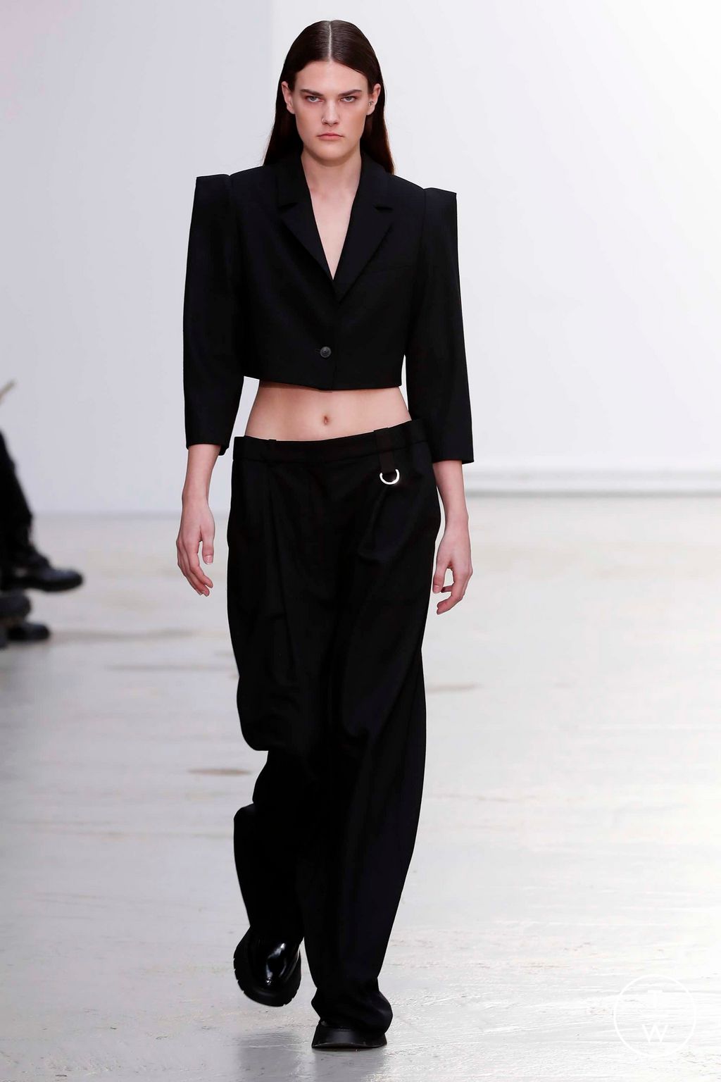 Fashion Week Paris Fall/Winter 2023 look 1 de la collection Nehera womenswear