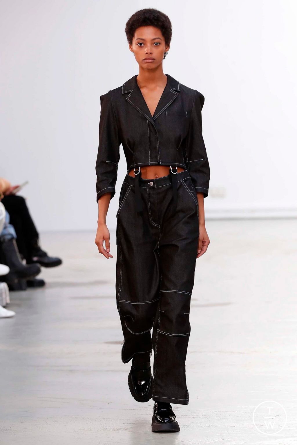 Fashion Week Paris Fall/Winter 2023 look 6 de la collection Nehera womenswear