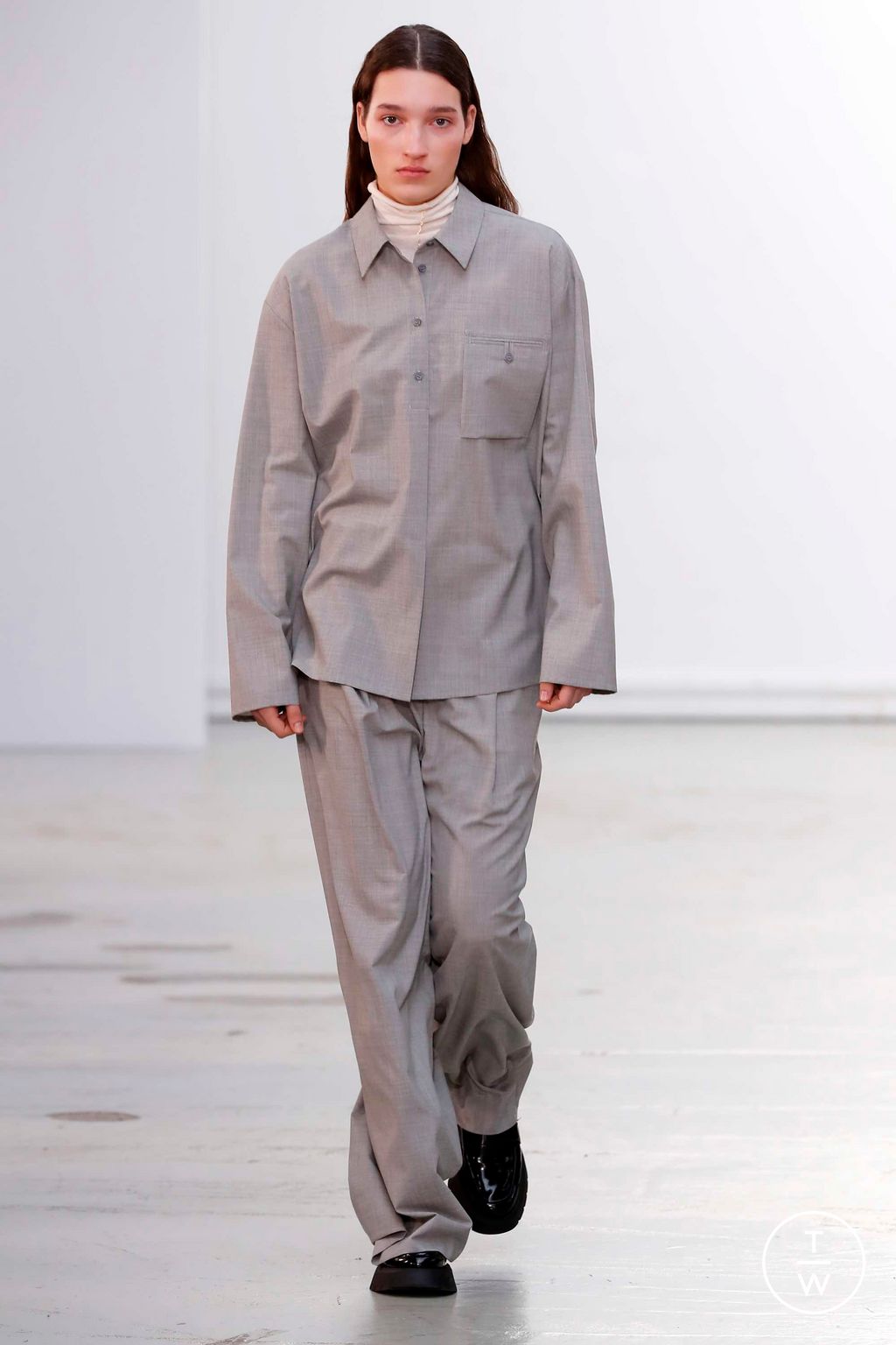 Fashion Week Paris Fall/Winter 2023 look 21 de la collection Nehera womenswear