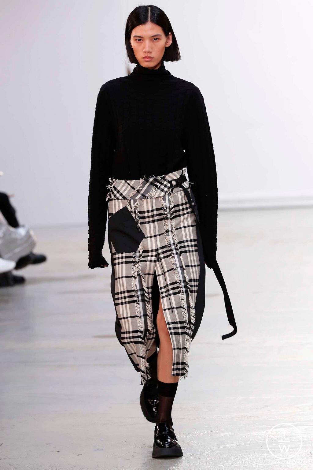 Fashion Week Paris Fall/Winter 2023 look 23 de la collection Nehera womenswear