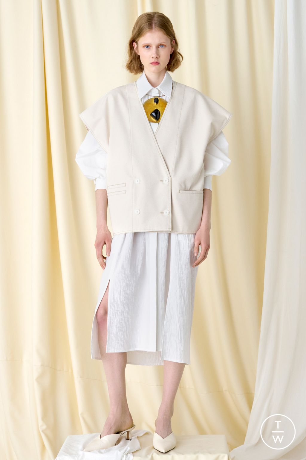 Fashion Week Paris Resort 2024 look 2 from the Nehera collection 女装
