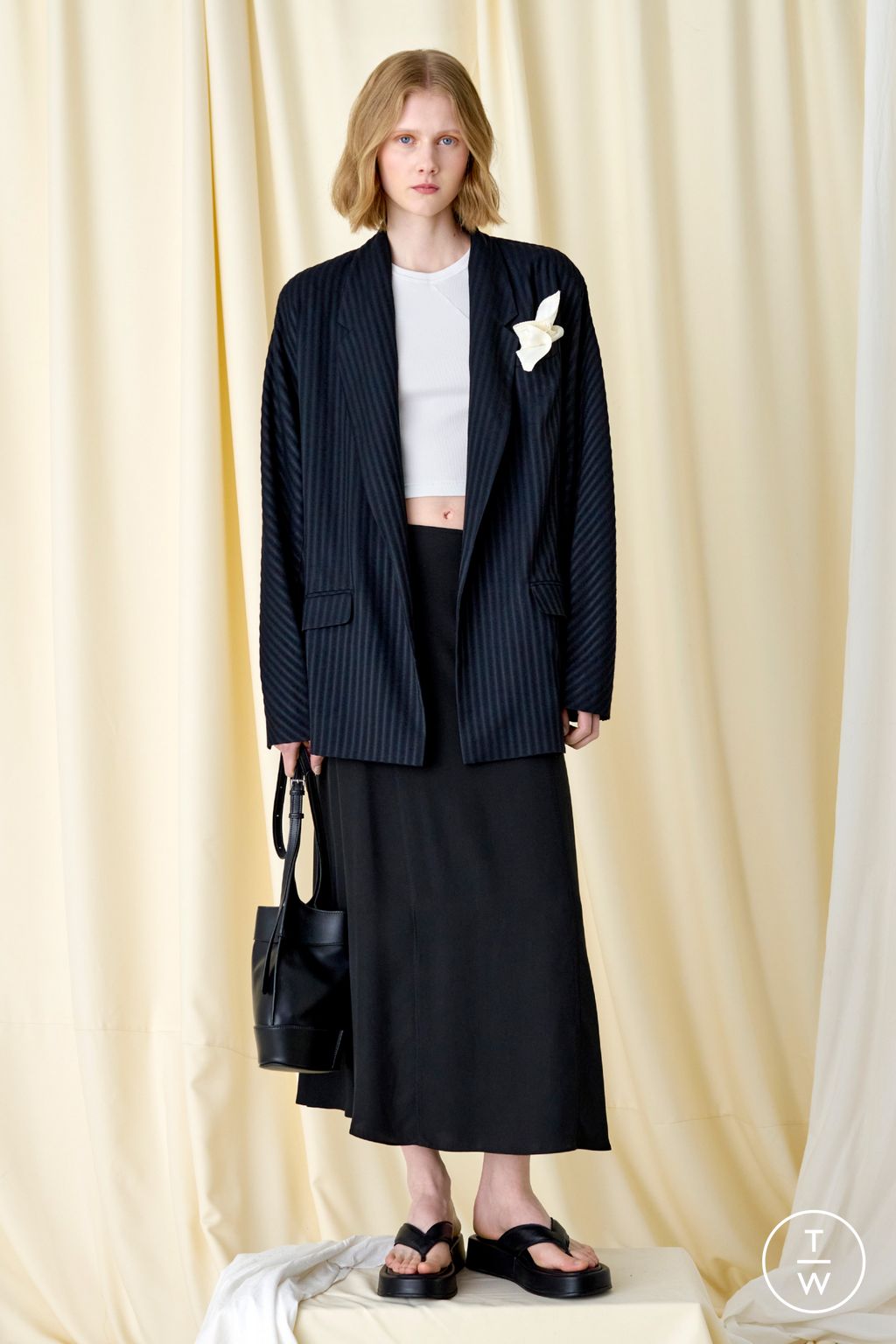 Fashion Week Paris Resort 2024 look 23 from the Nehera collection 女装