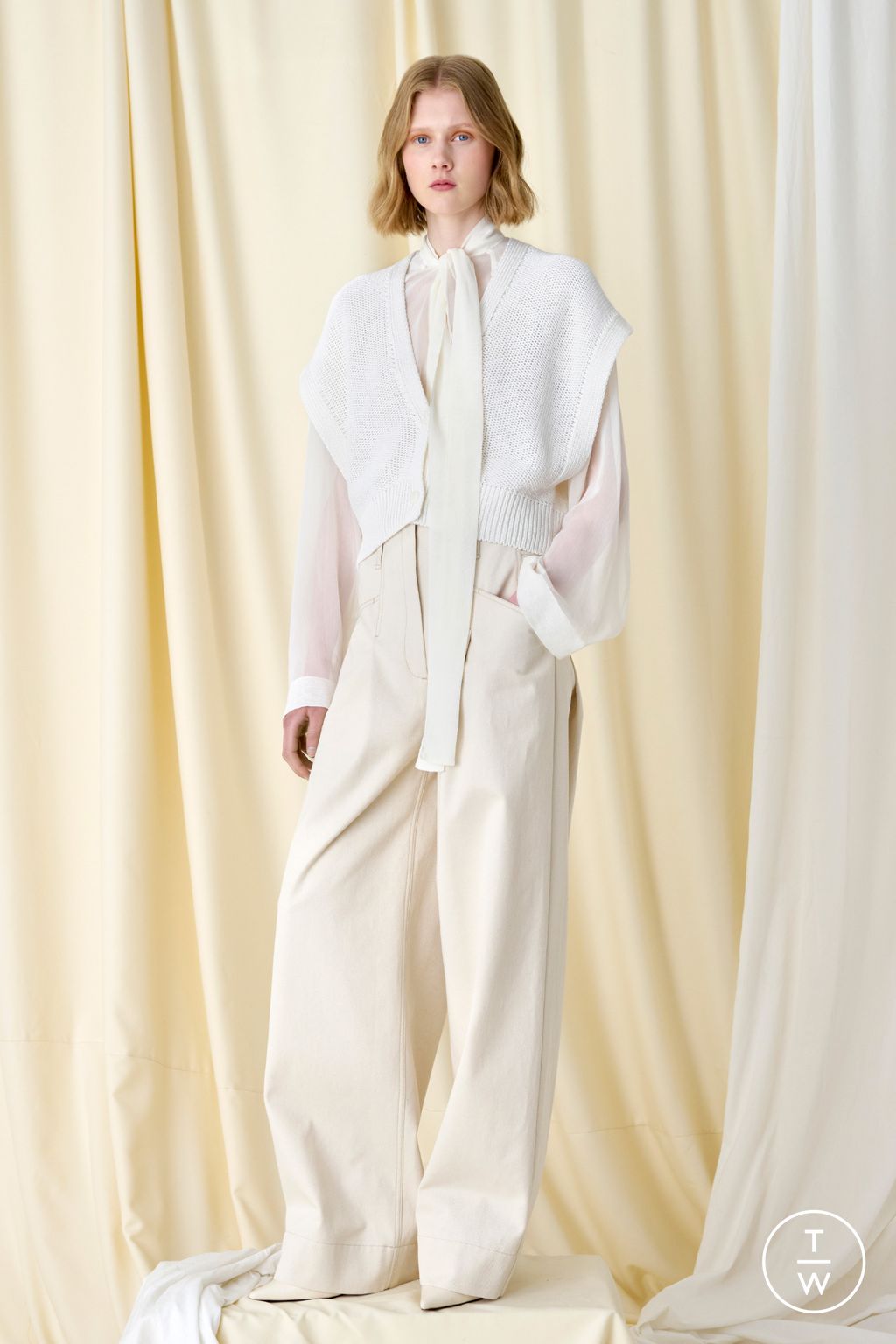 Fashion Week Paris Resort 2024 look 30 from the Nehera collection 女装