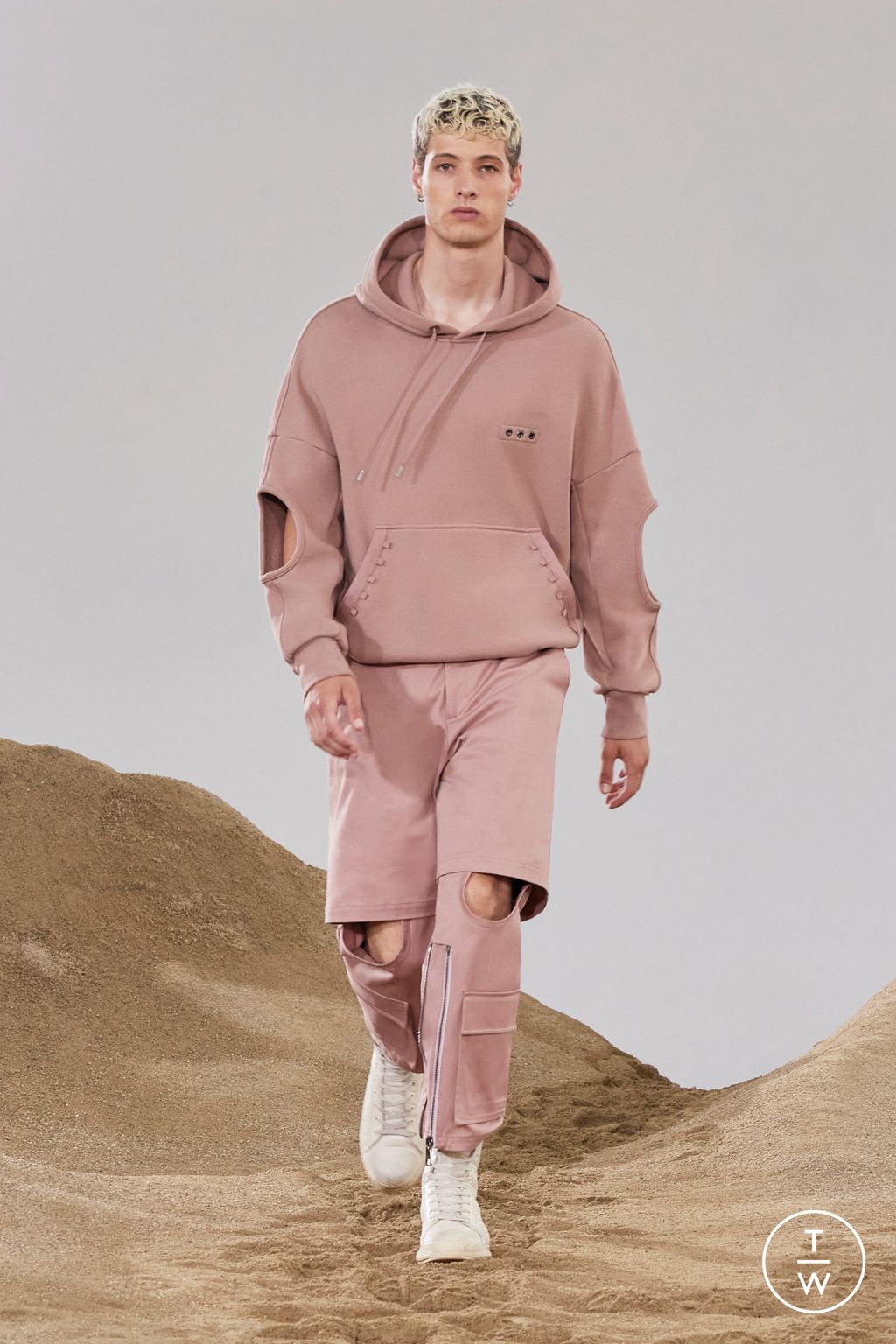 Fashion Week Milan Spring/Summer 2023 look 18 from the Neil Barrett collection 男装