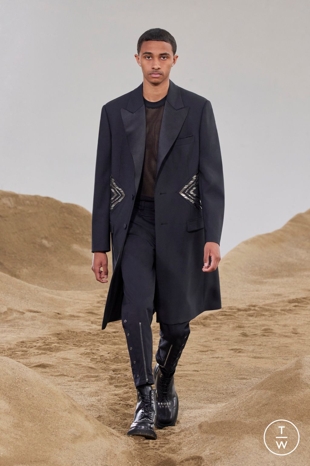Fashion Week Milan Spring/Summer 2023 look 33 from the Neil Barrett collection 男装