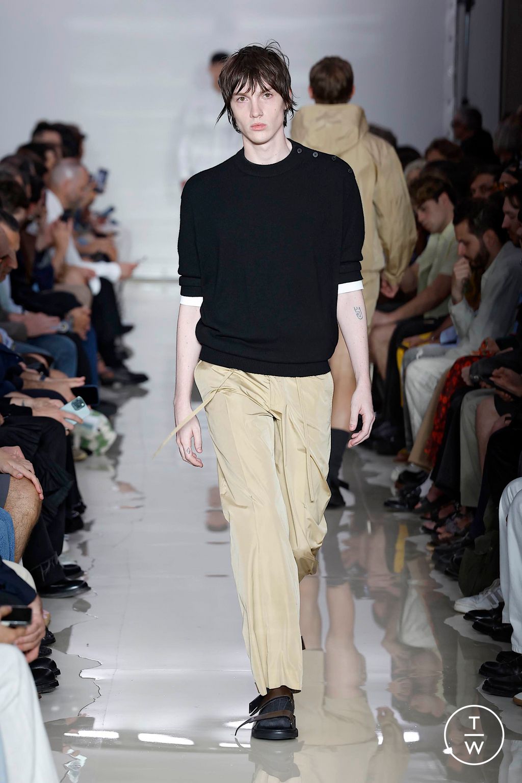 Fashion Week Milan Spring-Summer 2025 look 28 de la collection Neil Barrett menswear