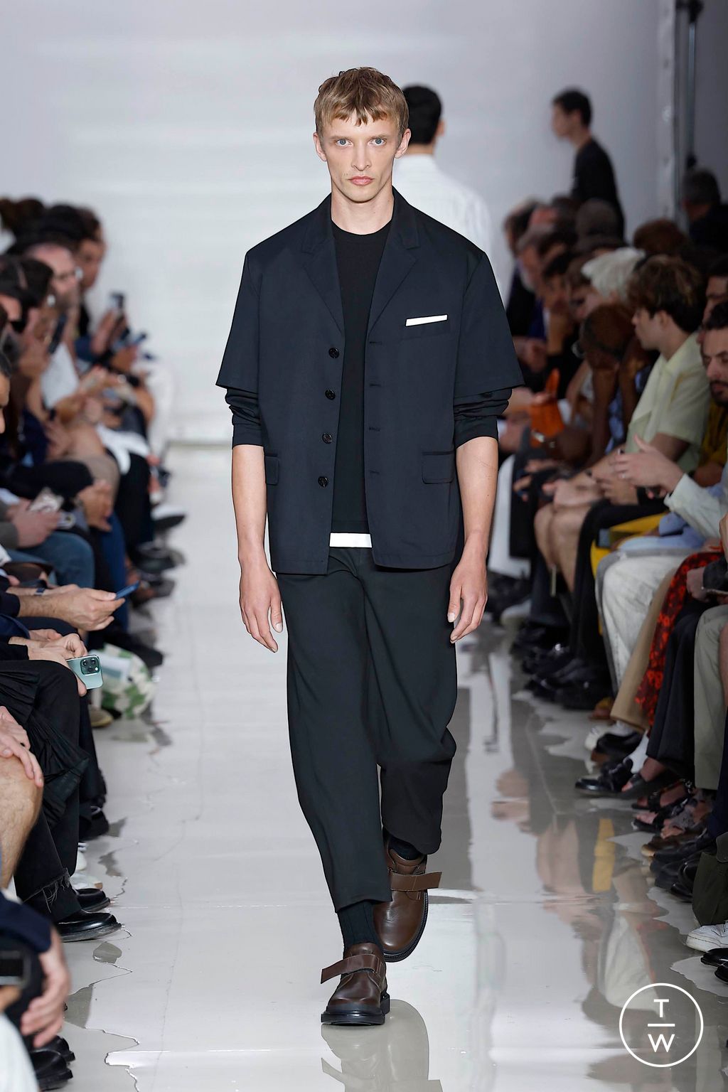 Fashion Week Milan Spring-Summer 2025 look 30 de la collection Neil Barrett menswear