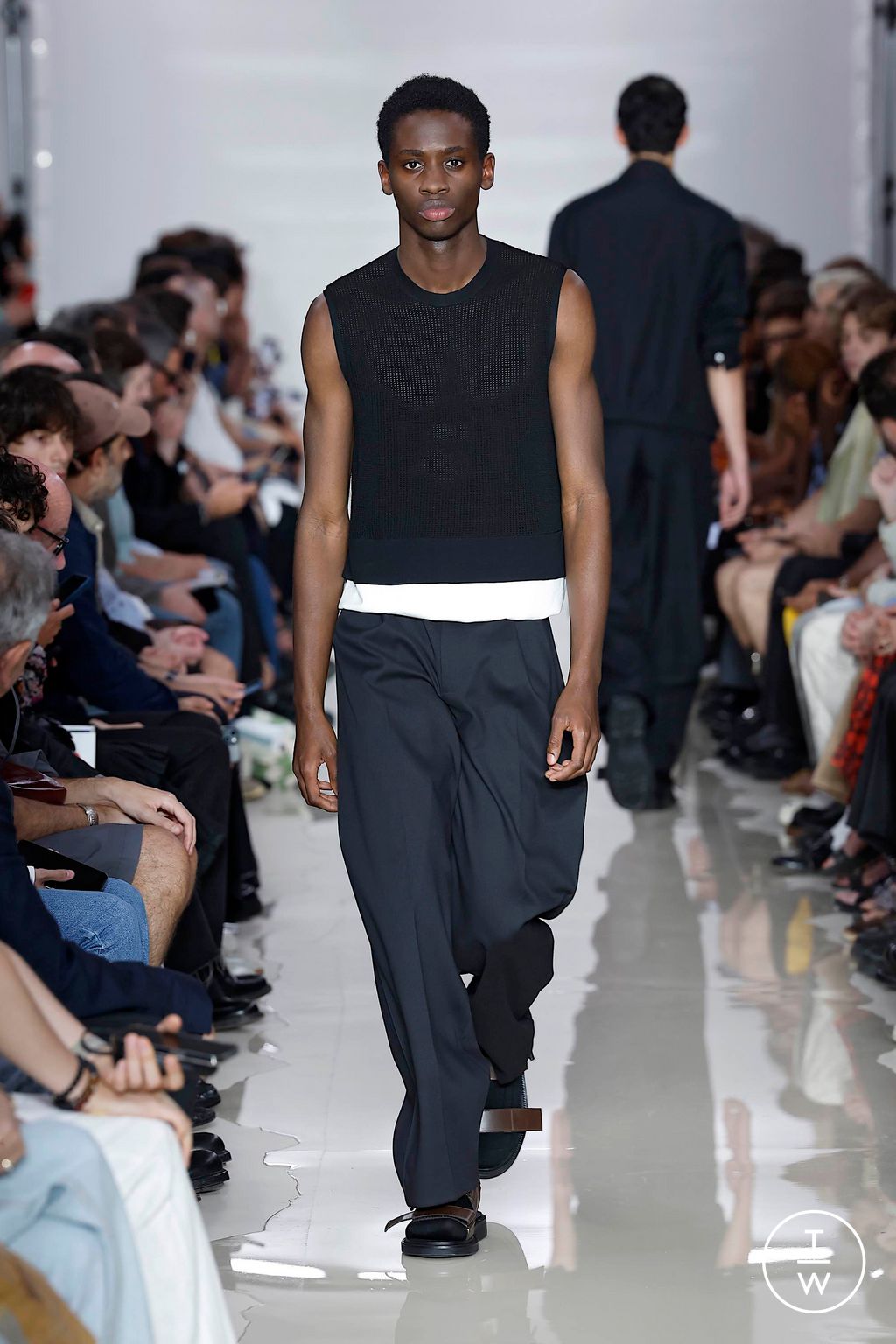 Fashion Week Milan Spring-Summer 2025 look 39 de la collection Neil Barrett menswear