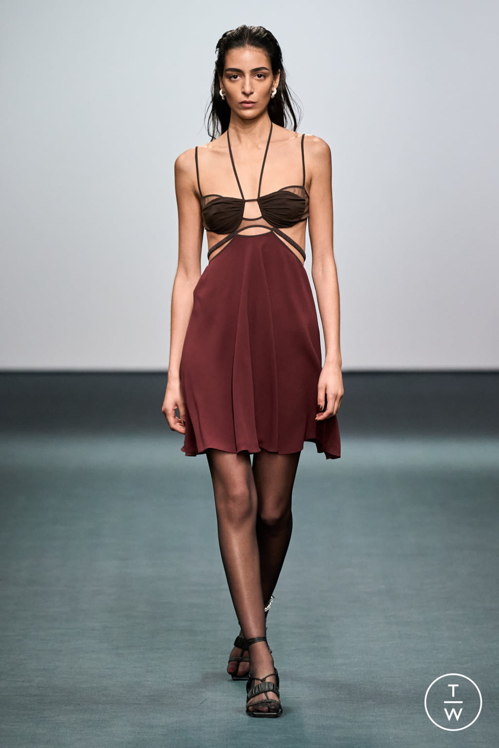 Fashion Week London Fall/Winter 2022 look 25 from the Nensi Dojaka collection womenswear