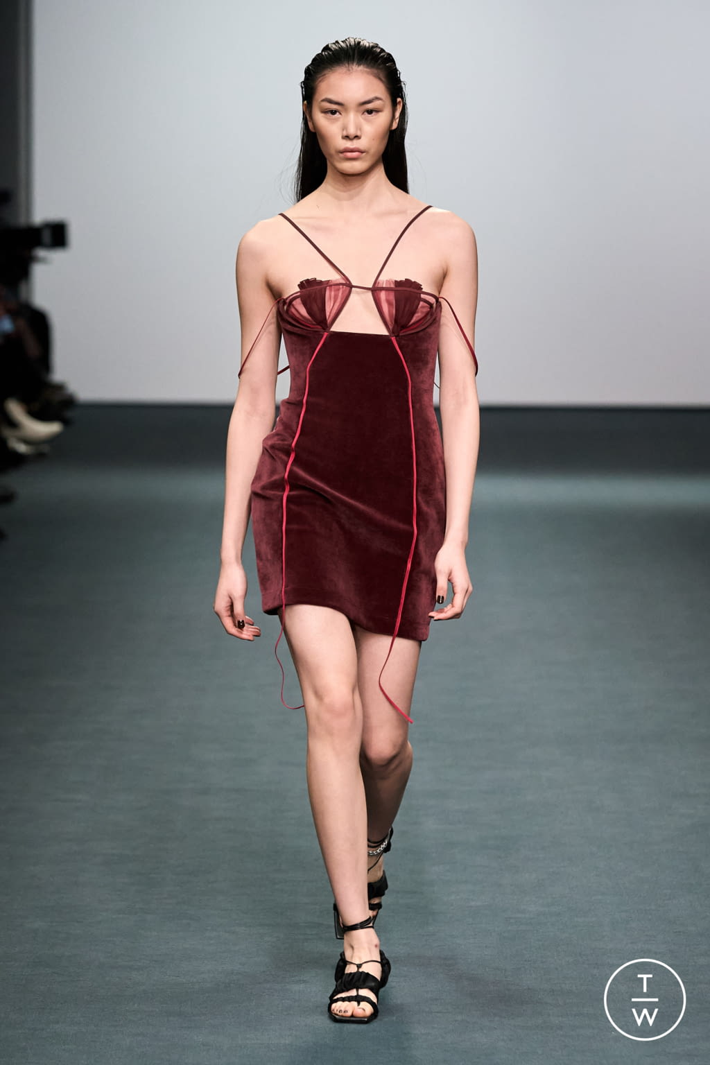 Fashion Week London Fall/Winter 2022 look 26 de la collection Nensi Dojaka womenswear